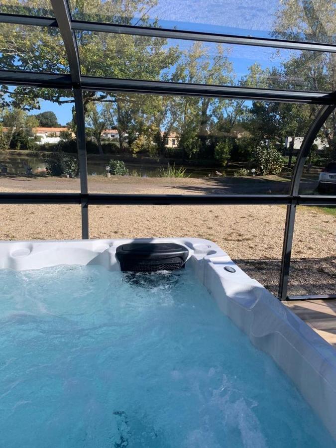Maison Avec Jacuzzi Proche Plages Avrillé Esterno foto