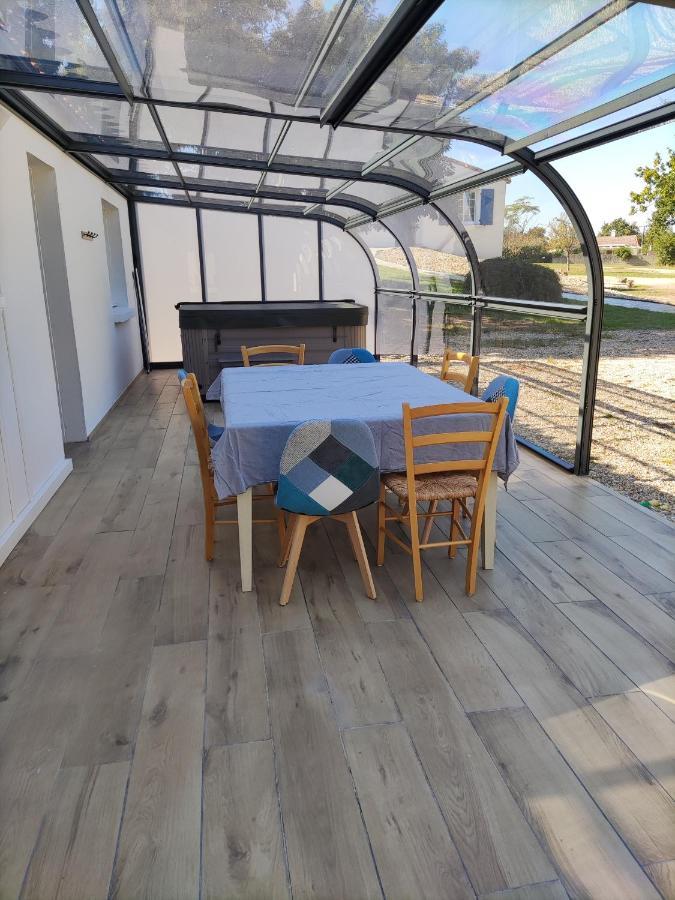 Maison Avec Jacuzzi Proche Plages Avrillé Esterno foto